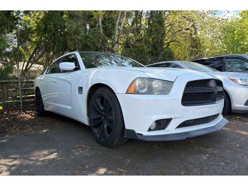 Used 2013 Dodge Charger R/T w/ Daytona Edition Group image 2