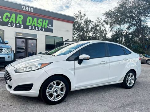 Used 2014 Ford Fiesta SE w/ Comfort Package image 2