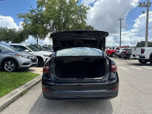 Used 2024 Volkswagen Jetta SE FWD image 16