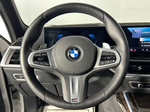 Used 2025 BMW X7 xDrive40i w/ M Sport Package AWD/4WD image 32
