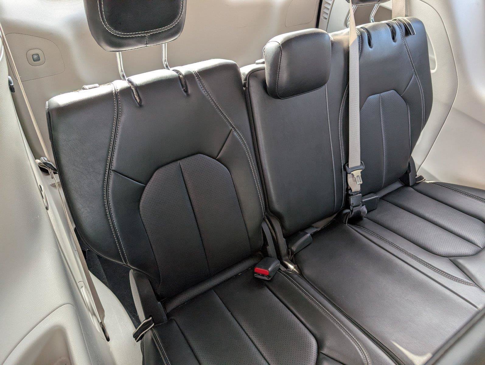 Used 2024 Chrysler Pacifica Touring-L FWD image 36