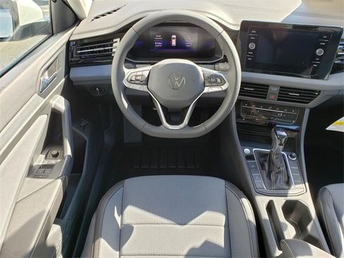 New 2025 Volkswagen Jetta SE image 10