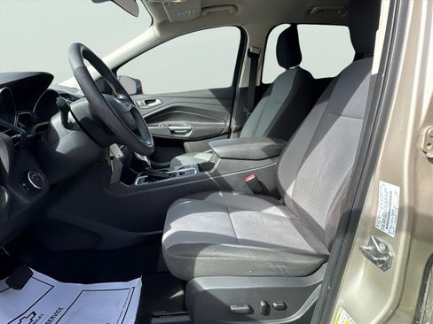 Used 2018 Ford Escape SE image 9