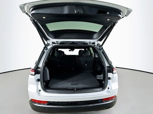 New 2025 Jeep Grand Cherokee Altitude image 27