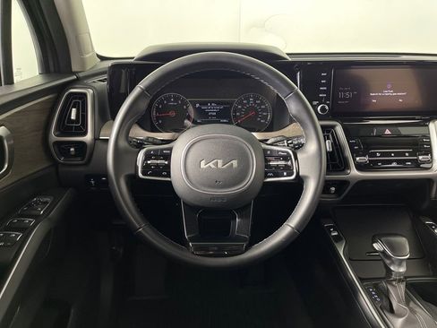 Used 2022 Kia Sorento EX w/ Panoramic Sunroof Package image 15