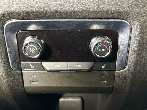 Used 2025 Chevrolet Suburban High Country AWD/4WD image 22