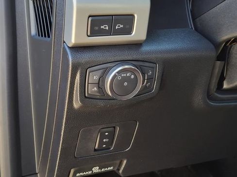 Used 2019 Ford F250 Lariat w/ Chrome Package image 20