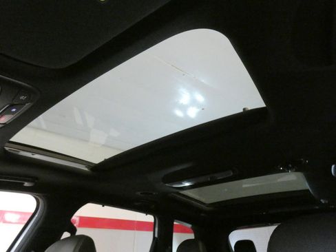 Used 2024 Kia Telluride AWD image 19