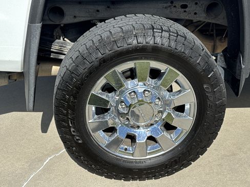 Used 2018 GMC Sierra 2500 Denali w/ Duramax Plus Package AWD/4WD image 12