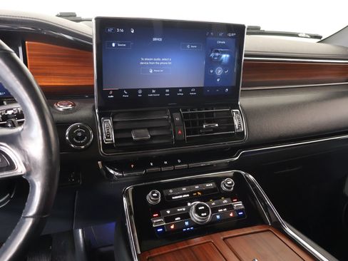 Used 2022 Lincoln Navigator Reserve AWD/4WD image 5