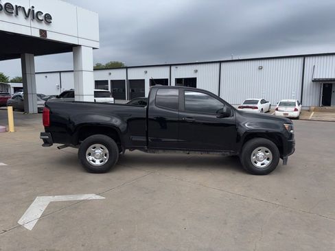 Used 2020 Chevrolet Colorado W/T RWD image 2
