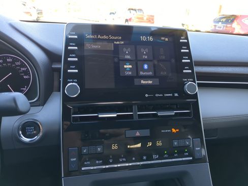 Used 2019 Toyota Avalon Limited image 23