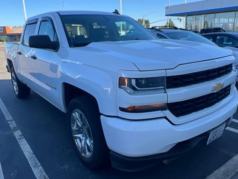 Used 2018 Chevrolet Silverado 1500 Custom w/ Trailering Package RWD image 3