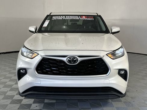 Used 2020 Toyota Highlander LE FWD image 3
