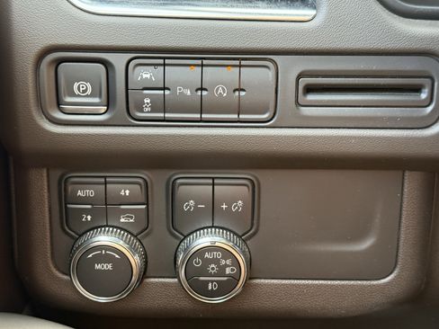 Used 2024 GMC Yukon SLT image 25