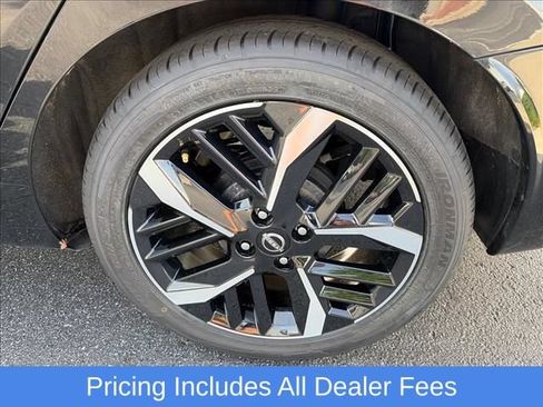 Used 2025 Nissan Versa SR FWD image 27
