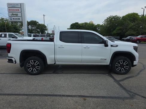 Used 2023 GMC Sierra 1500 AT4 w/ Technology Package AWD/4WD image 2