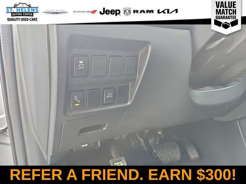 Used 2019 Nissan Pathfinder SV image 15