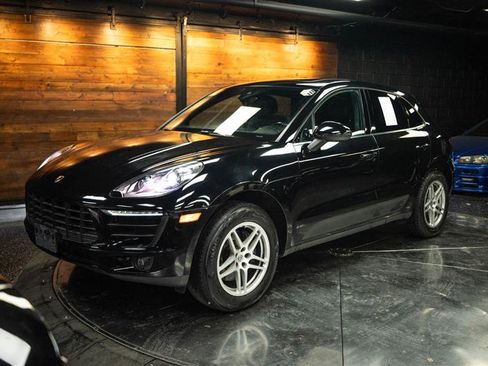 Used 2018 Porsche Macan AWD/4WD image 3