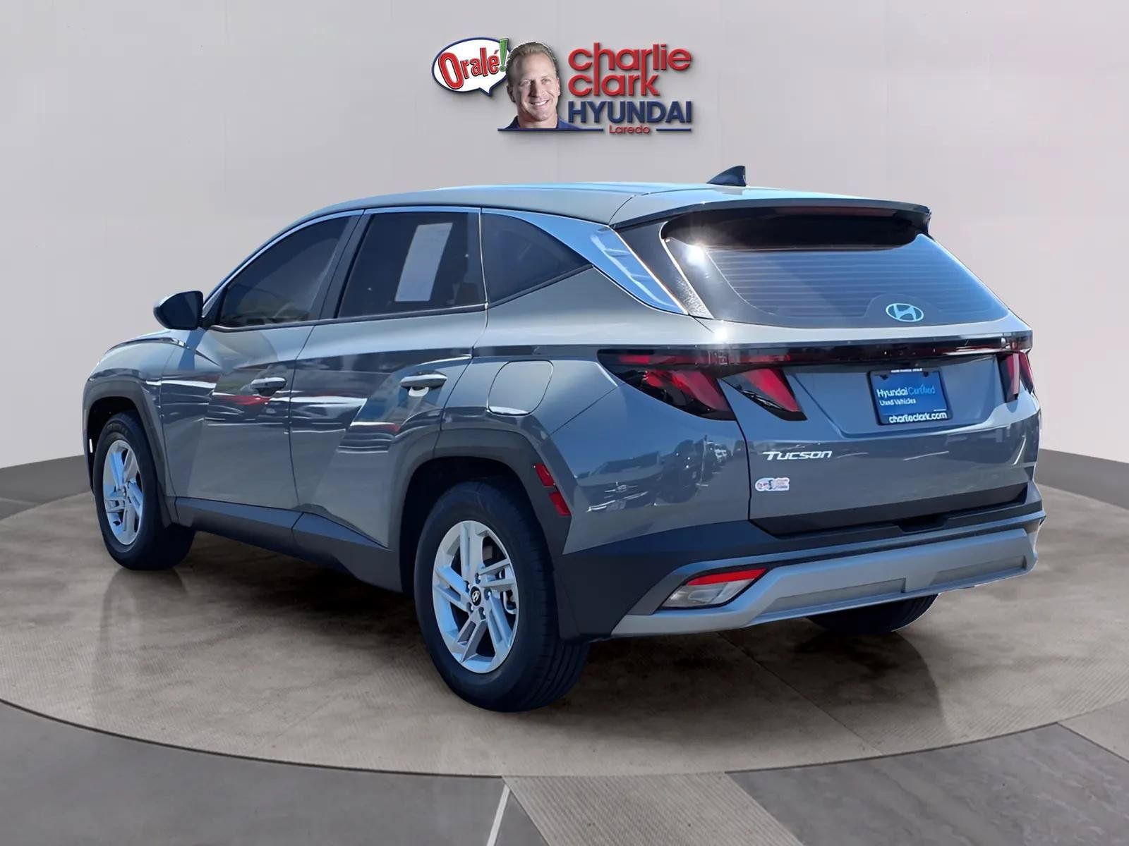 Certified 2025 Hyundai Tucson SE FWD image 3