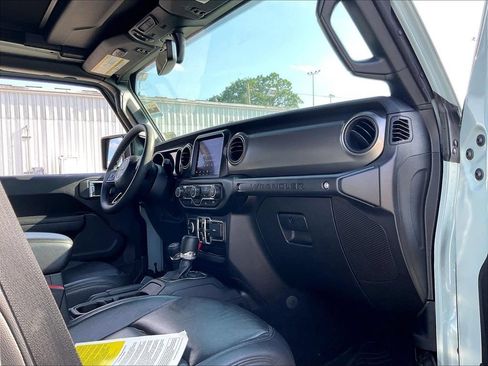 Used 2023 Jeep Wrangler Unlimited w/ Sun & Screen Package AWD/4WD image 14