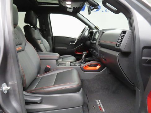 Used 2023 Nissan Frontier PRO-4X image 27