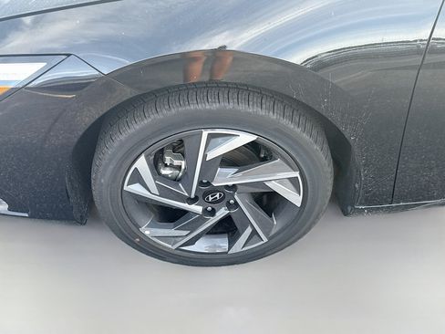 New 2026 Hyundai Elantra Limited FWD image 23
