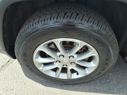 Used 2015 Jeep Grand Cherokee Limited AWD/4WD image 5