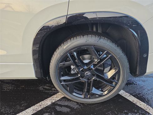 New 2026 Volkswagen Tiguan SE R-Line image 10