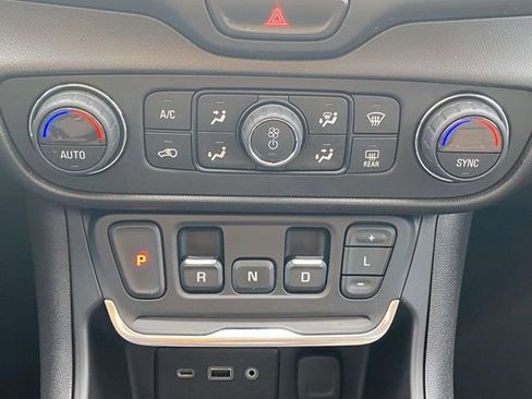 Used 2020 GMC Terrain SLE w/ Driver Convenience Package image 27