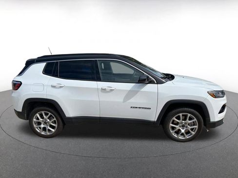 Used 2025 Jeep Compass Limited image 5