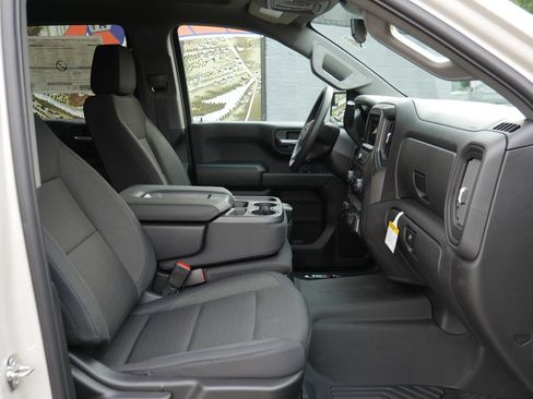 New 2026 Chevrolet Silverado 1500 Custom Trail Boss w/ LPO, Dark Essentials Package AWD/4WD image 8