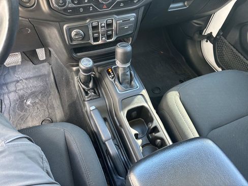 Used 2021 Jeep Gladiator Willys image 24