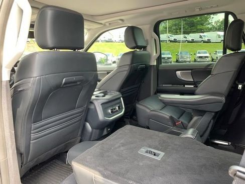 Certified 2025 Ford Expedition Platinum AWD/4WD image 19