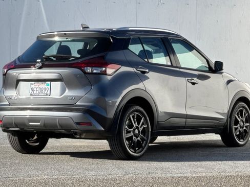 Used 2023 Nissan Kicks SV FWD image 3