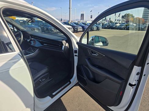 Used 2025 Audi SQ7 Premium Plus image 12