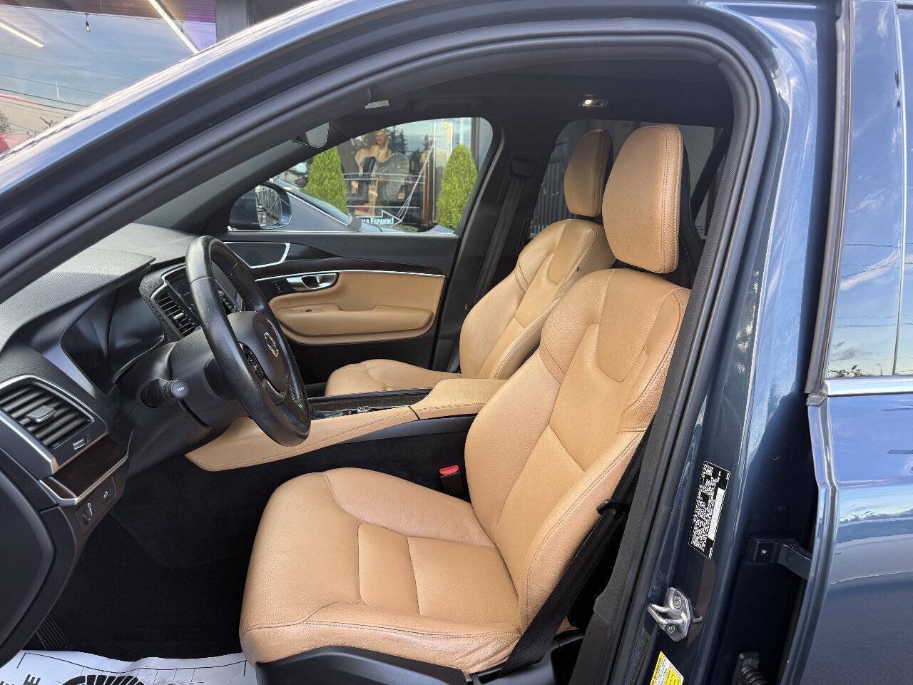 Used 2019 Volvo XC90 T6 Momentum w/ Advanced Package AWD/4WD image 15