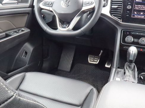 Used 2023 Volkswagen Atlas Cross Sport SEL R-Line AWD/4WD image 9