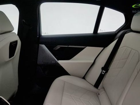 Used 2025 BMW i5 eDrive40i RWD image 45