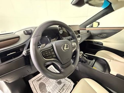 Used 2025 Lexus ES 300h w/ Premium Package image 13