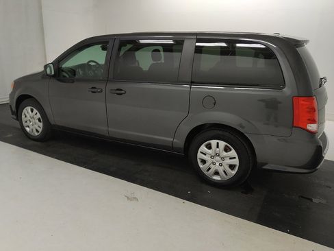 Used 2019 Dodge Grand Caravan SE w/ UConnect Hands-Free Group FWD image 3