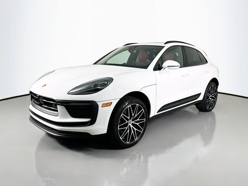 Used 2025 Porsche Macan image 1