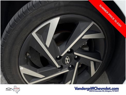 Used 2025 Hyundai Elantra Sport FWD image 8