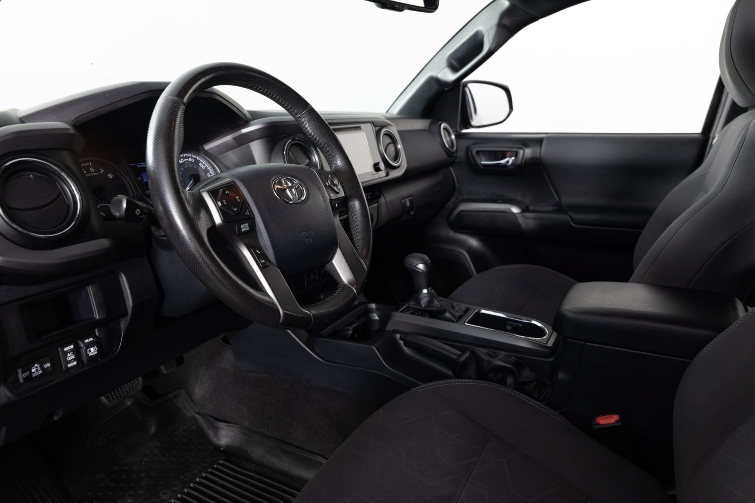 Used 2017 Toyota Tacoma TRD Off-Road w/ Premium & Technology Package AWD/4WD image 13