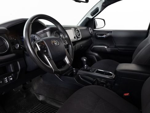 Used 2017 Toyota Tacoma TRD Off-Road w/ Premium & Technology Package AWD/4WD image 13
