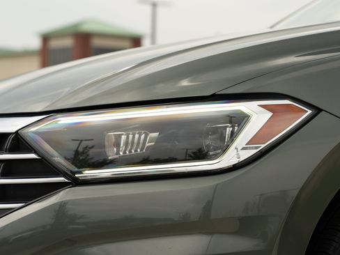 Used 2019 Volkswagen Jetta SEL FWD image 32