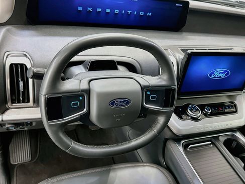 Used 2025 Ford Expedition Active AWD/4WD image 18