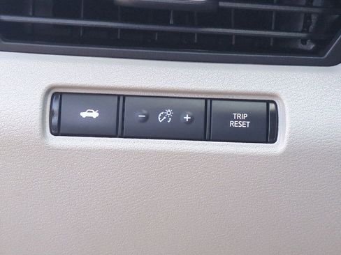 Used 2025 Nissan Altima 2.5 SV FWD image 23