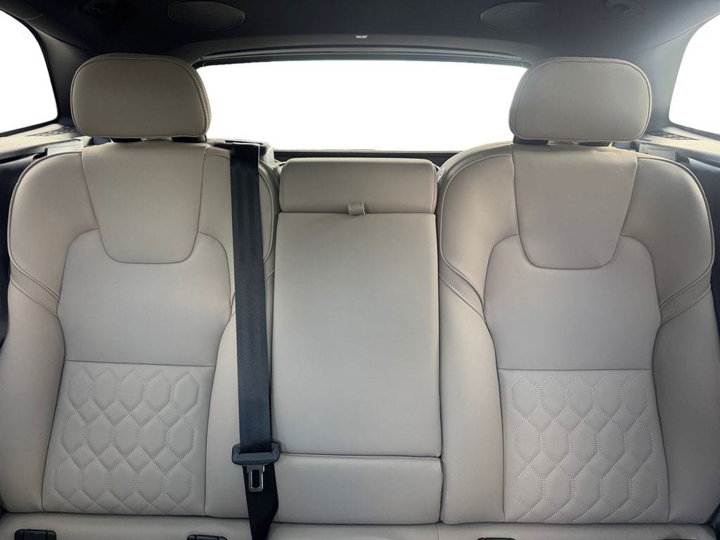 New 2027 Volvo XC60 B5 Plus AWD/4WD image 24