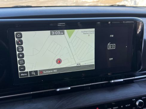 Used 2024 Kia Carnival EX image 23